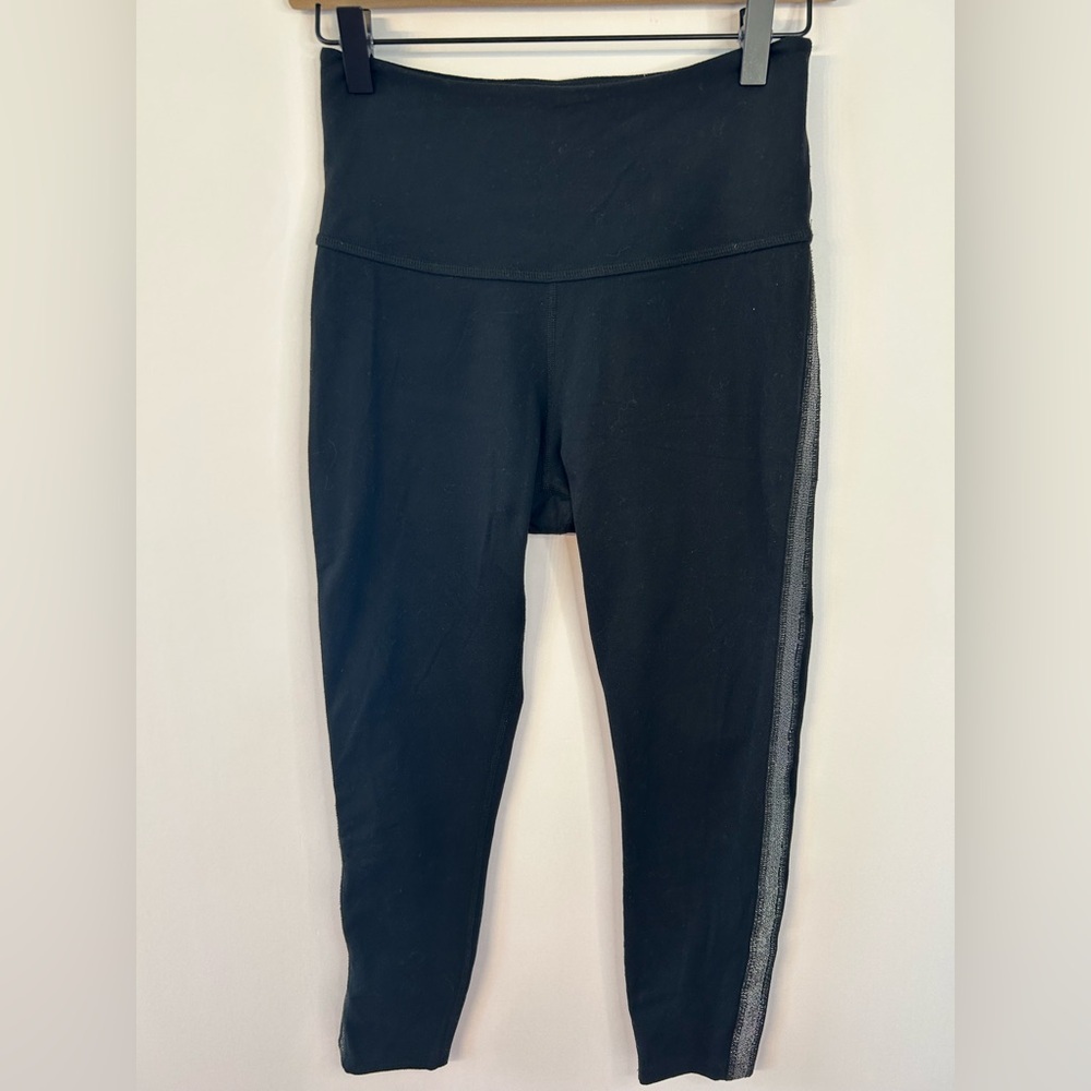 Beyond Yoga Women’s Black Cropped Leggings with Reflective Metallic Stripe, Sz M